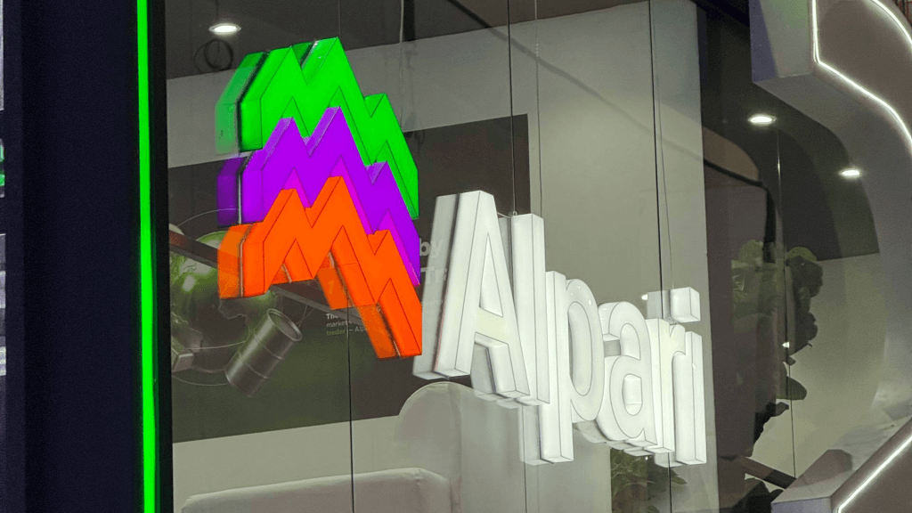 غرفه آلپاری در نمایشگاه